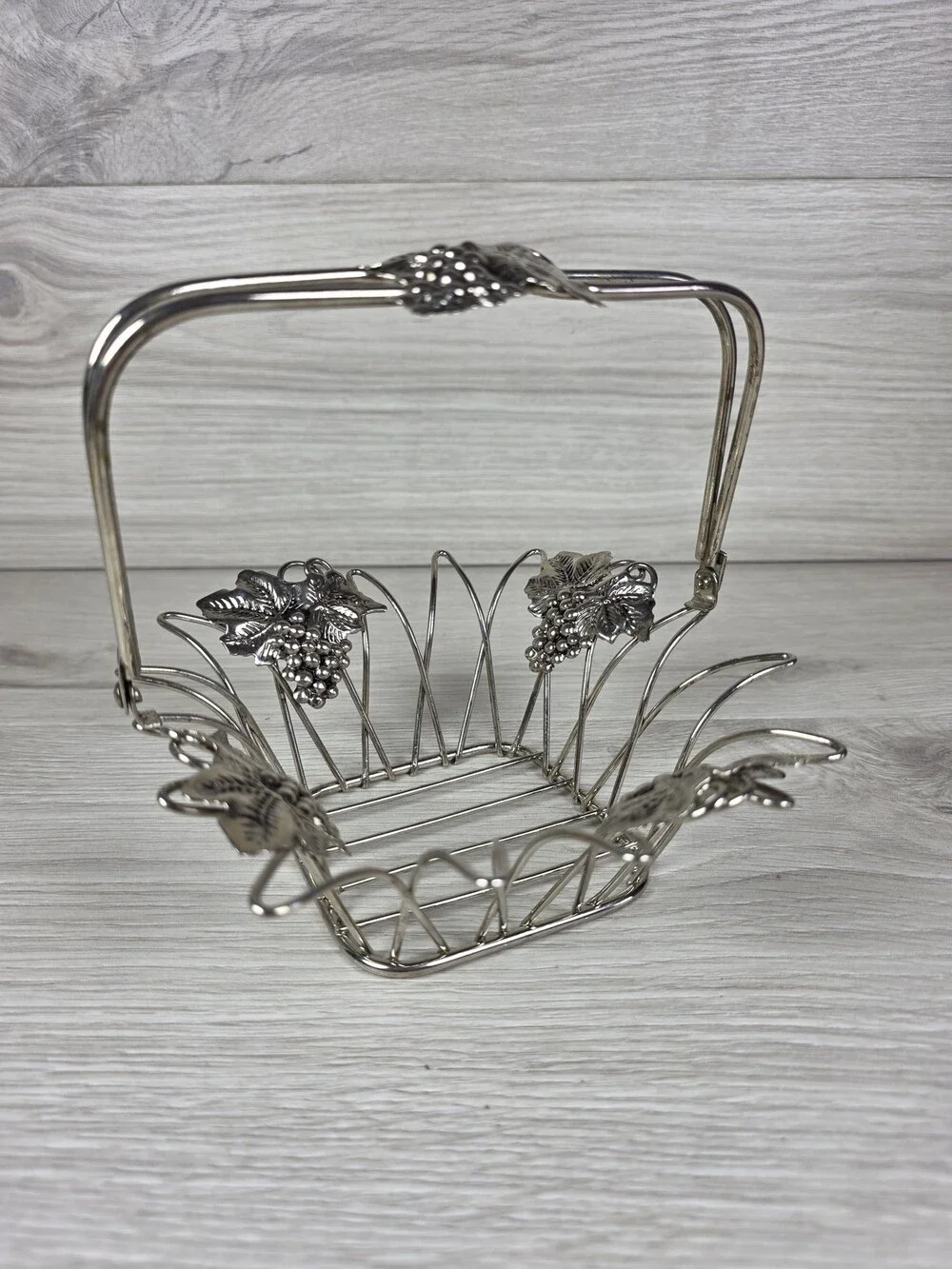 Studio Silversmiths Metal Wire Basket w Grapevine Motif SU62
